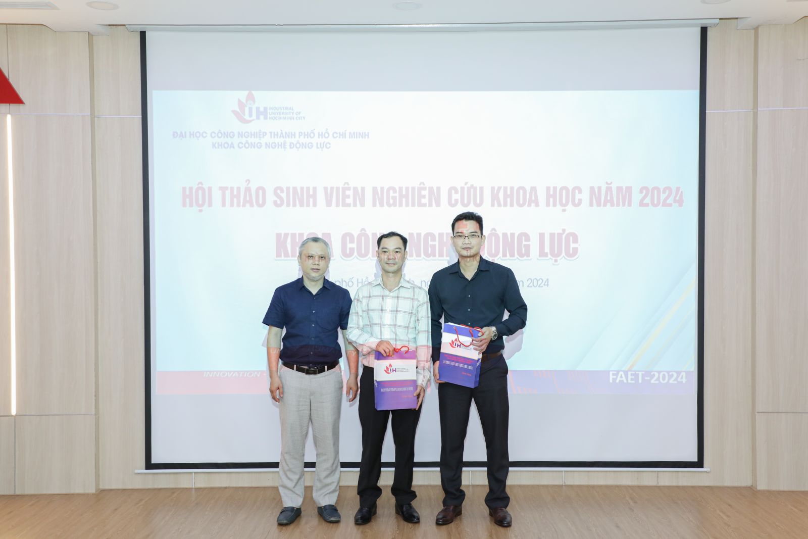 Hội thảo sinh viên IUH nghiên cứu khoa học Năm 2024